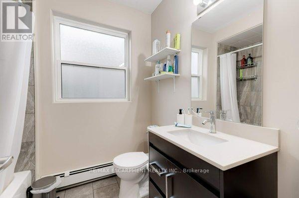 Photo 31 of 152 Sanford Avenue S, Hamilton ON