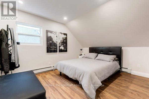 Photo 41 of 152 Sanford Avenue S, Hamilton ON