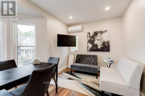 Photo 37 of 152 Sanford Avenue S, Hamilton ON