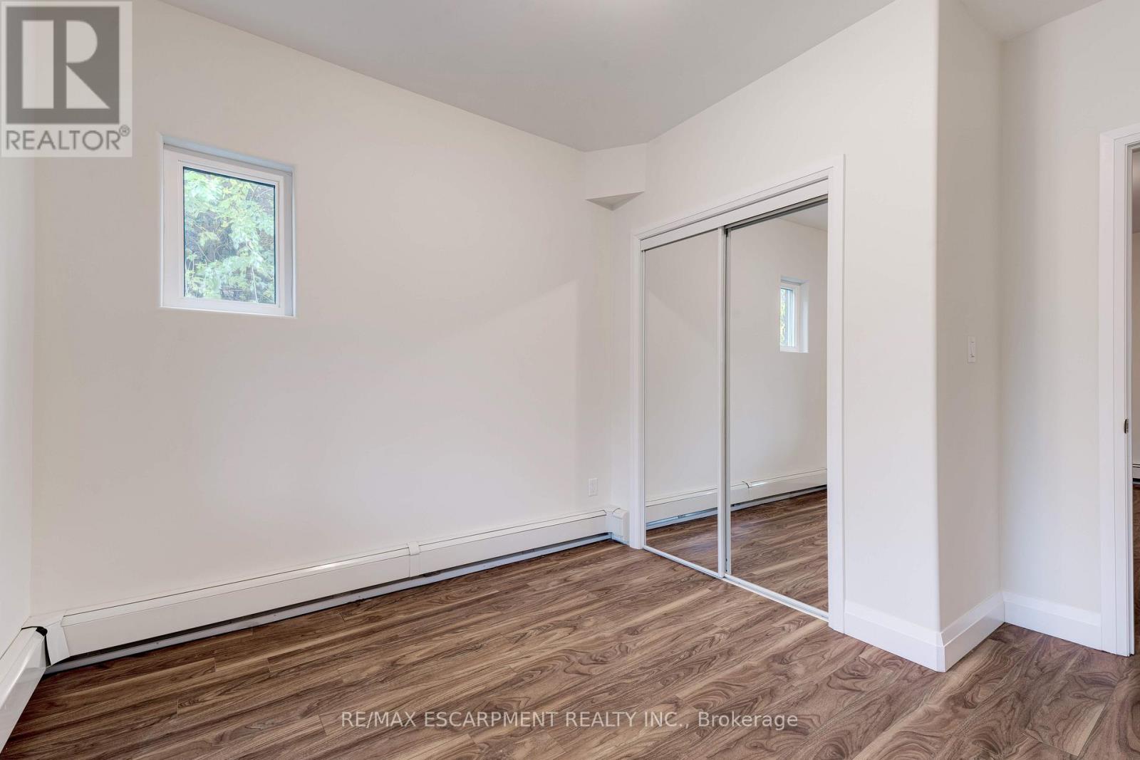 Photo 16 of 152 Sanford Avenue S, Hamilton ON