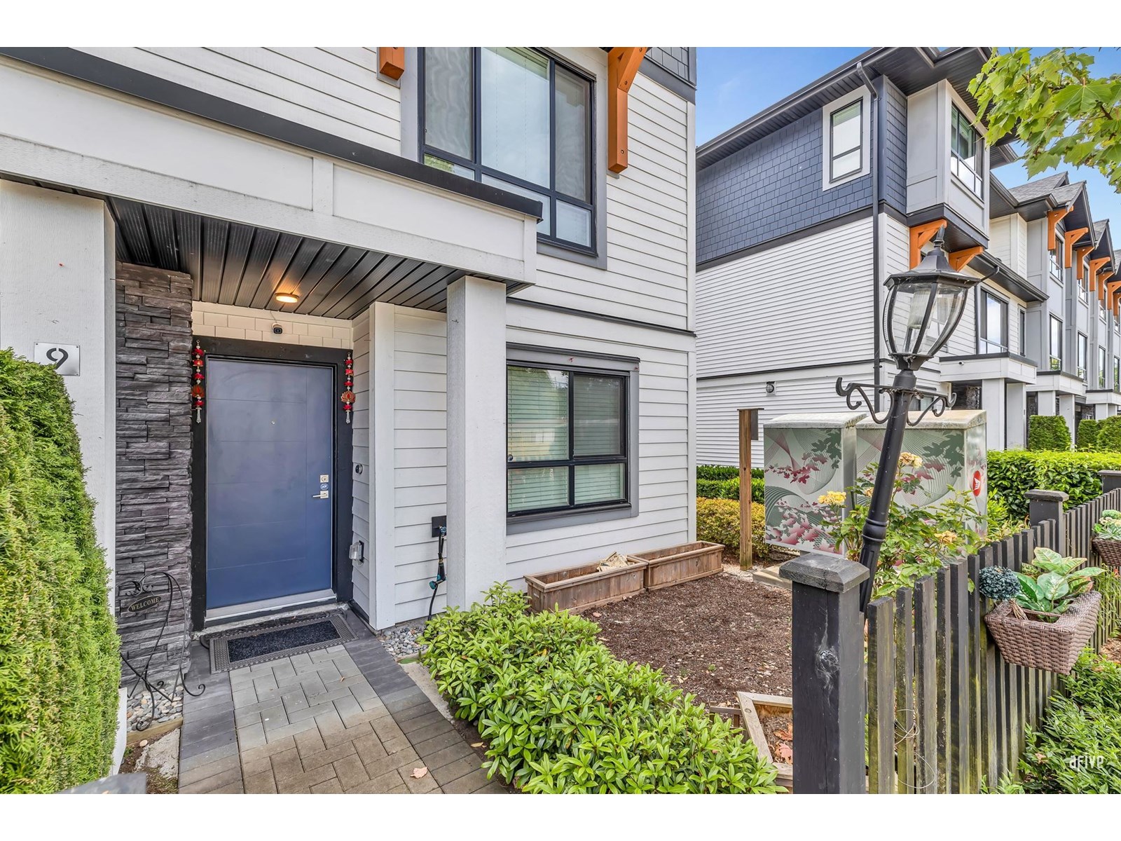 Photo 3 of 9 19704 55 A Avenue, Langley BC