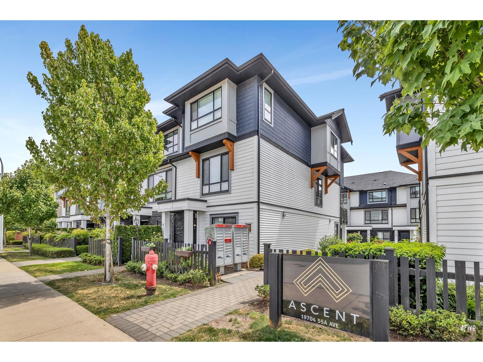 Photo 1 of 9 19704 55 A Avenue, Langley BC