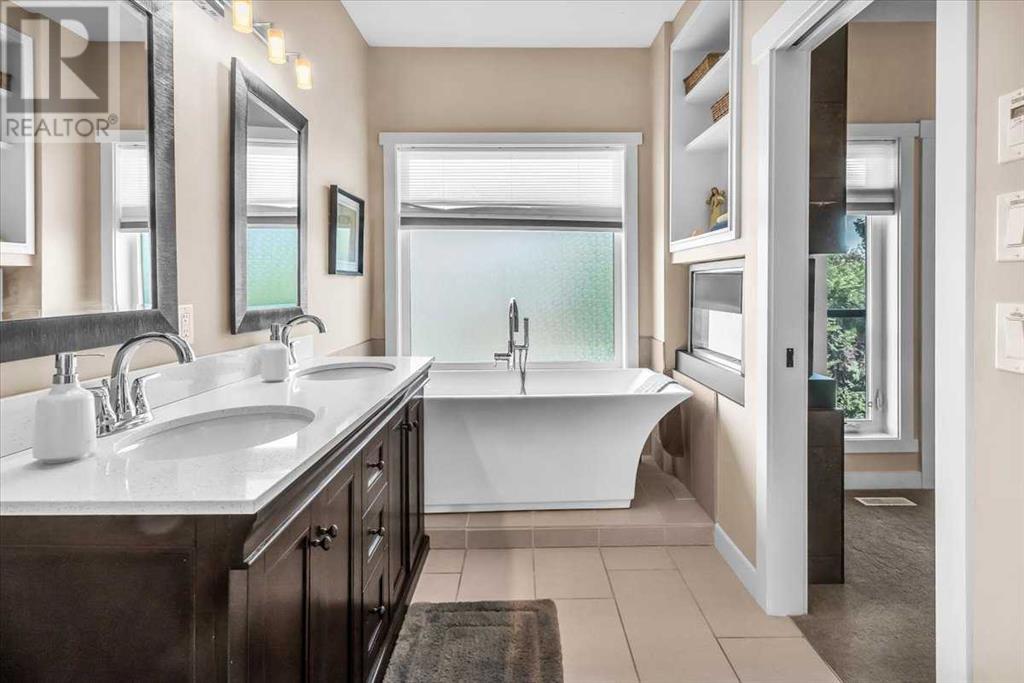 Single Family House for Sale in   Avenue NW Tuxedo Park Calgary 