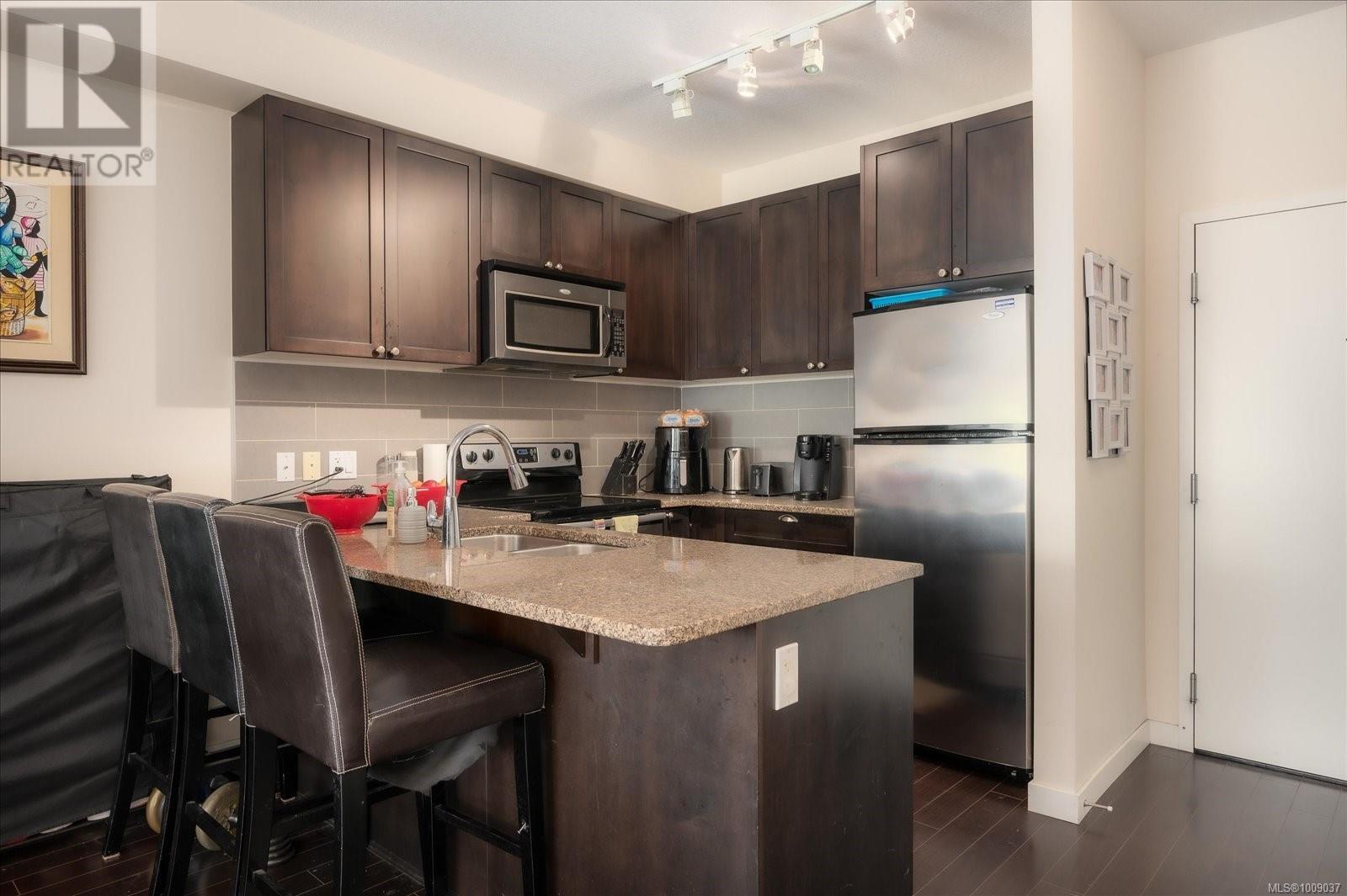 Photo 10 of 205 99 Chapel St, Nanaimo BC