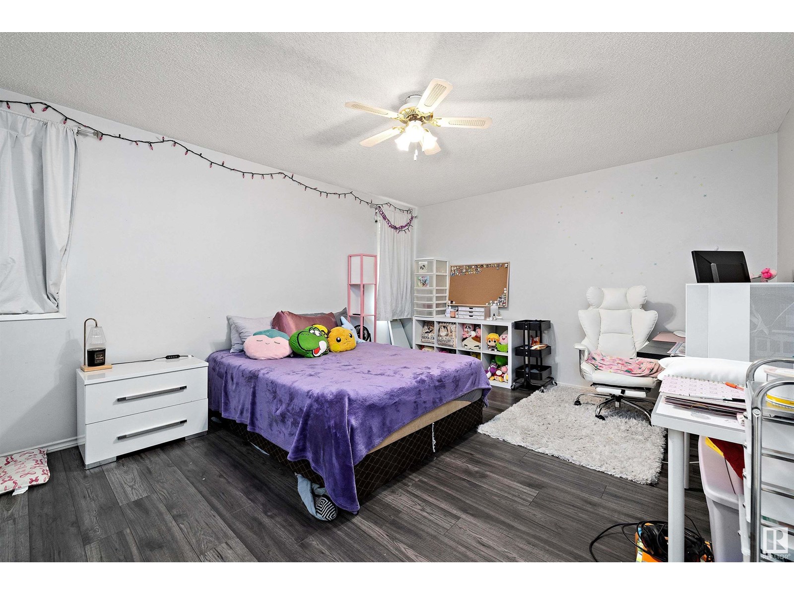 Photo 3 of 16229 57 St Nw, Edmonton AB
