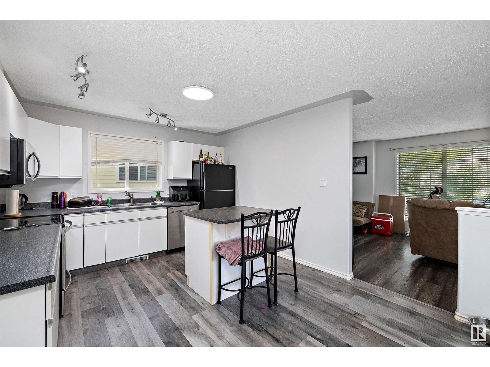 Photo 12 of 16229 57 St Nw, Edmonton AB