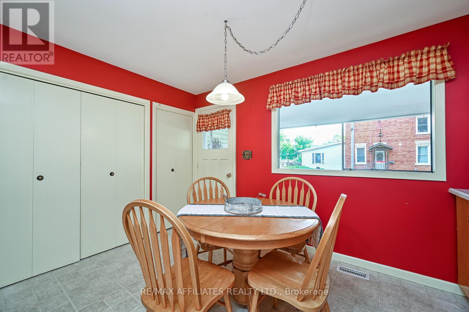 Photo 2 of 74 William Street E, Smiths Falls ON