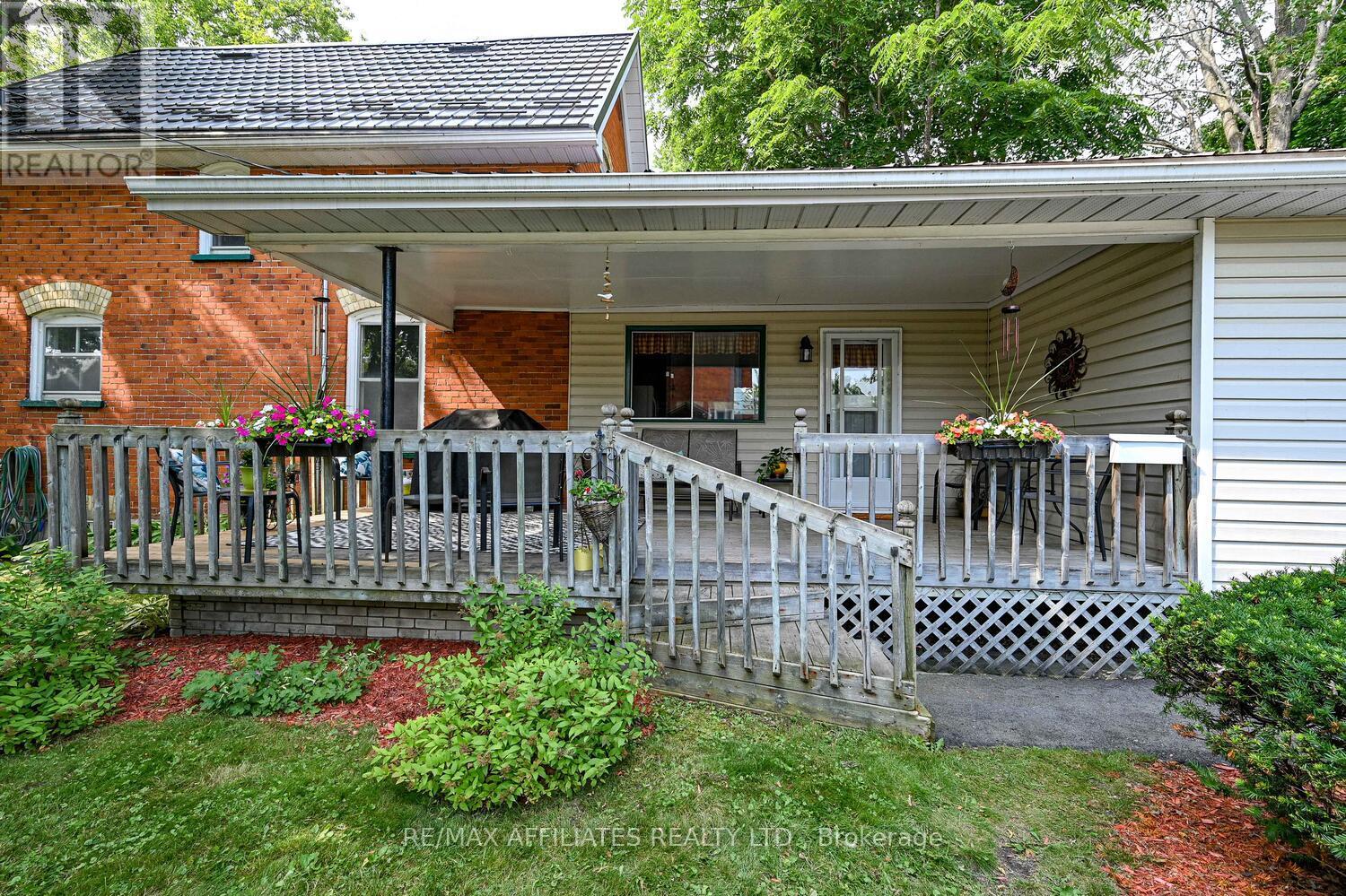 Photo 12 of 74 William Street E, Smiths Falls ON