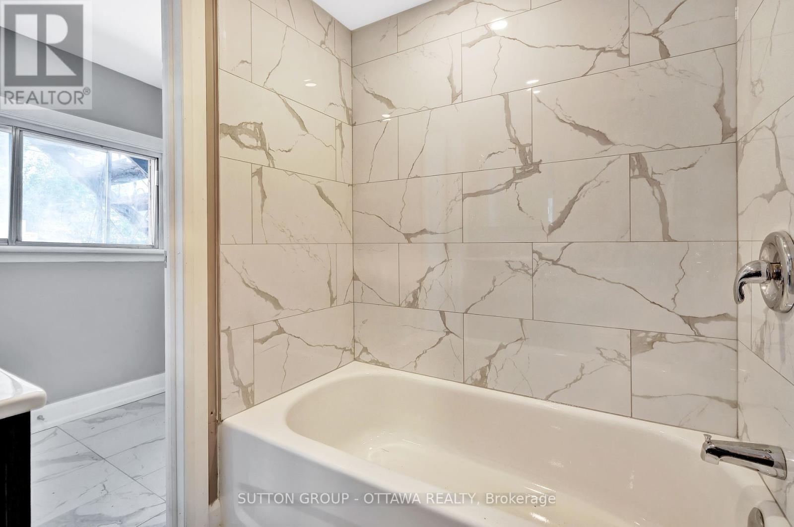 Photo 6 of 297 St Patrick Street, Ottawa ON