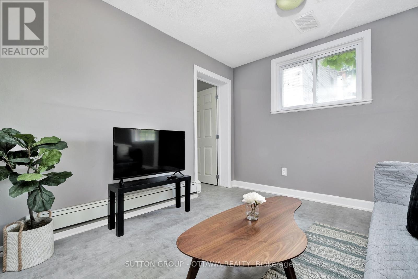 Photo 7 of 297 St Patrick Street, Ottawa ON