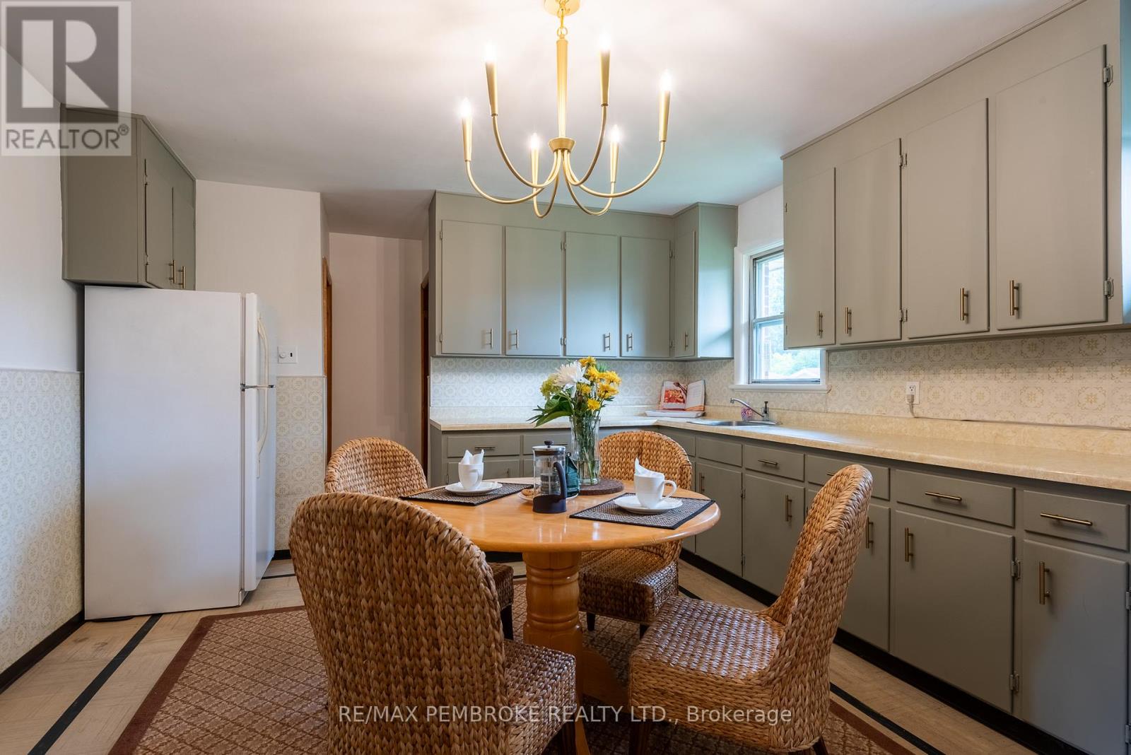 Photo 10 of 500 Herbert Street, Pembroke ON