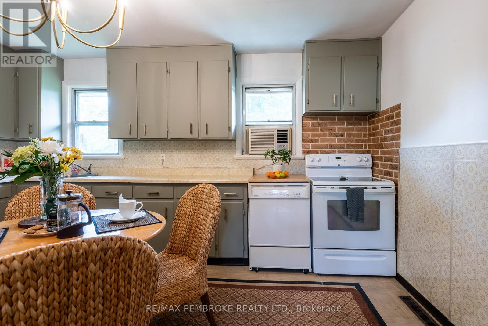 Photo 11 of 500 Herbert Street, Pembroke ON
