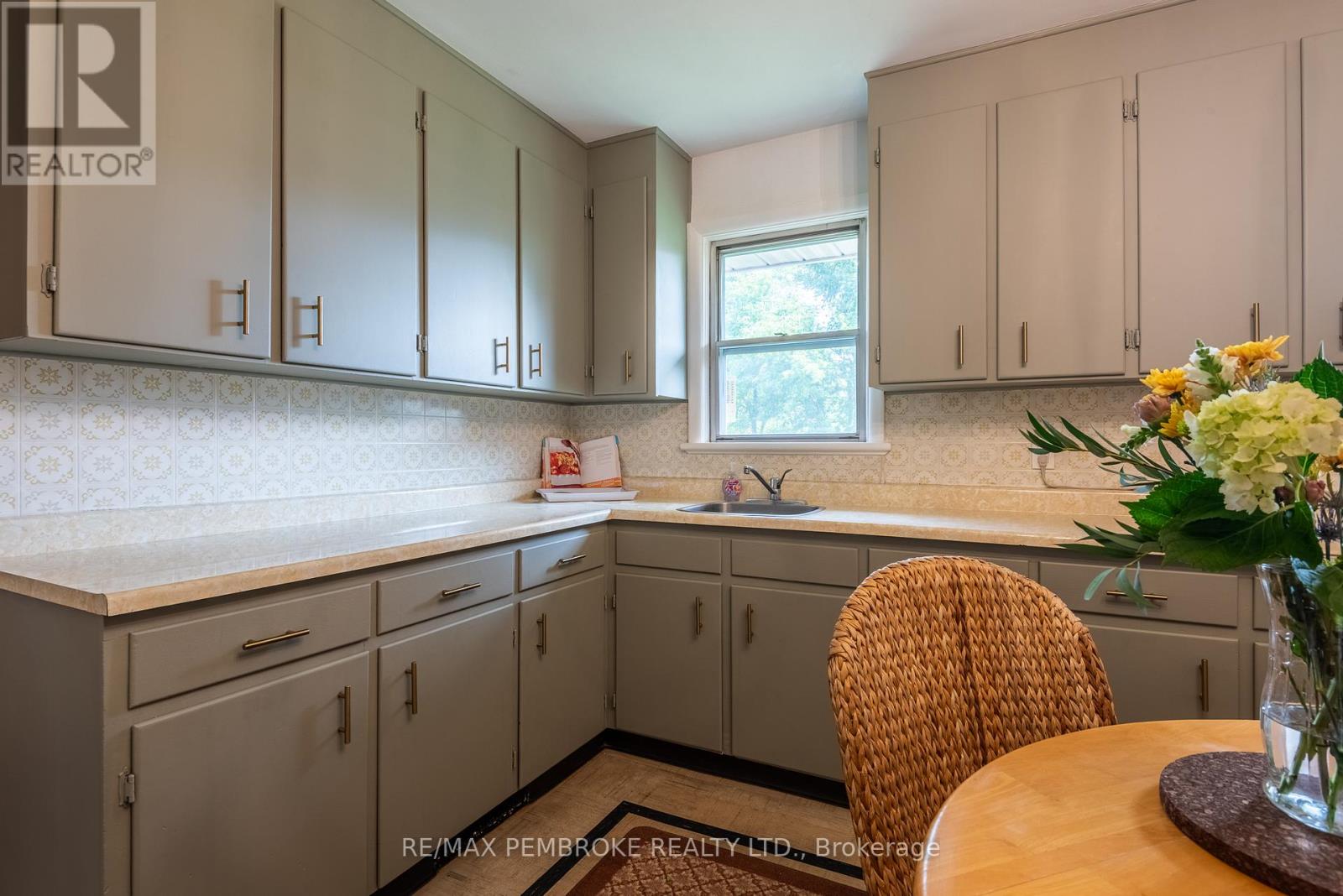 Photo 12 of 500 Herbert Street, Pembroke ON