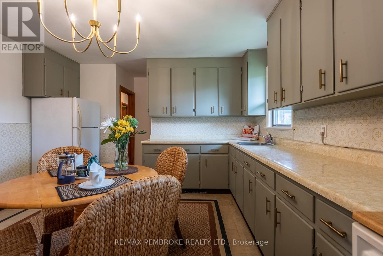 Photo 13 of 500 Herbert Street, Pembroke ON