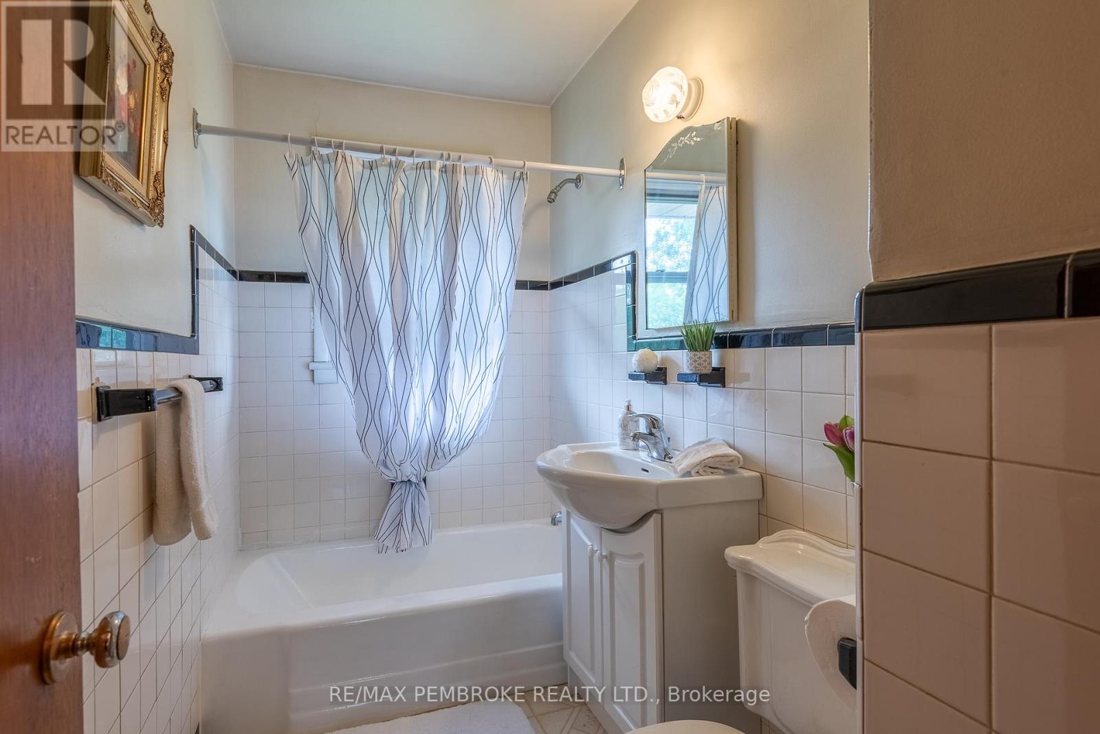 Photo 17 of 500 Herbert Street, Pembroke ON