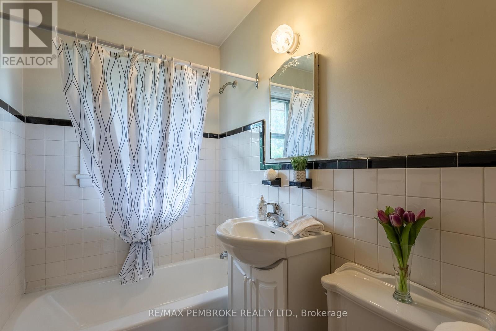 Photo 18 of 500 Herbert Street, Pembroke ON
