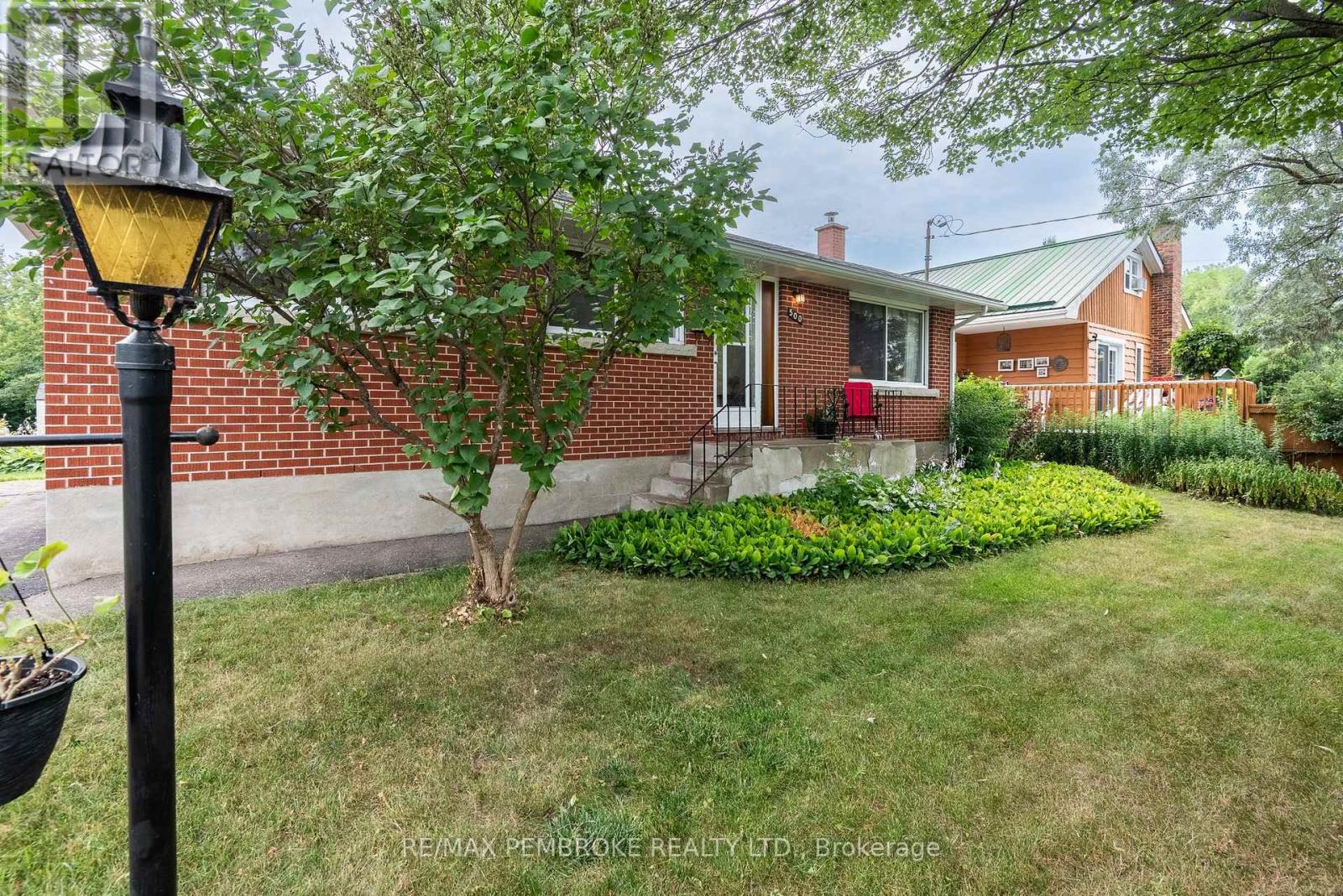 Photo 2 of 500 Herbert Street, Pembroke ON