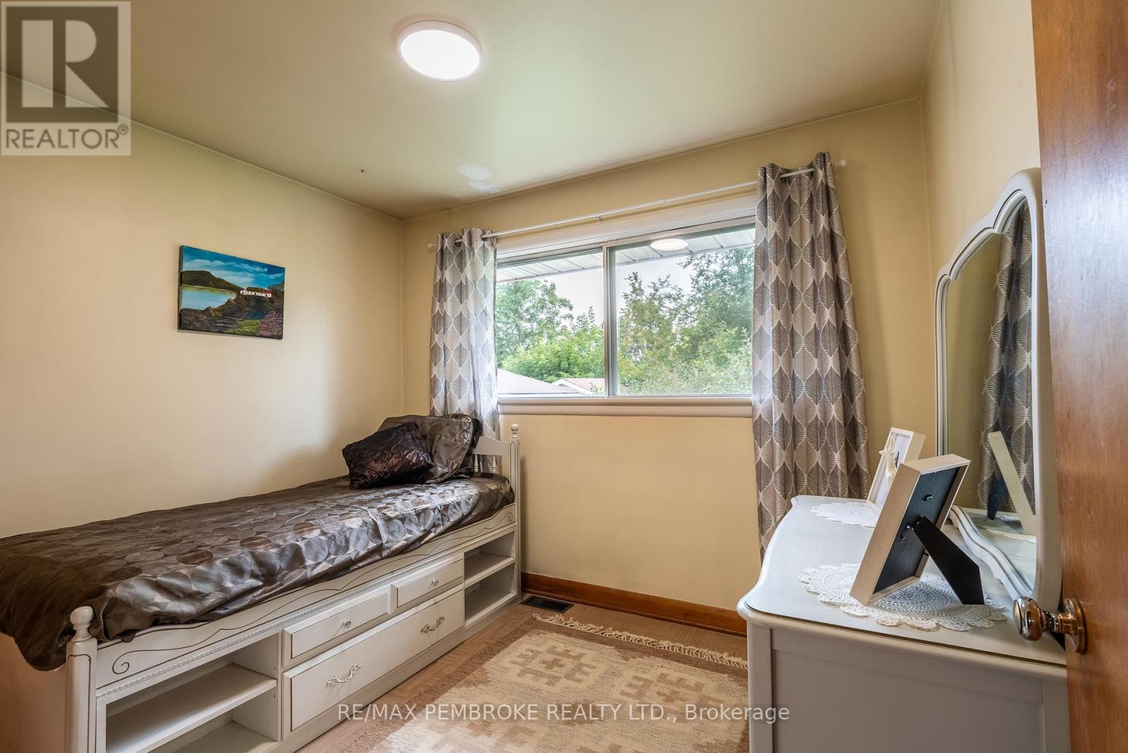 Photo 20 of 500 Herbert Street, Pembroke ON