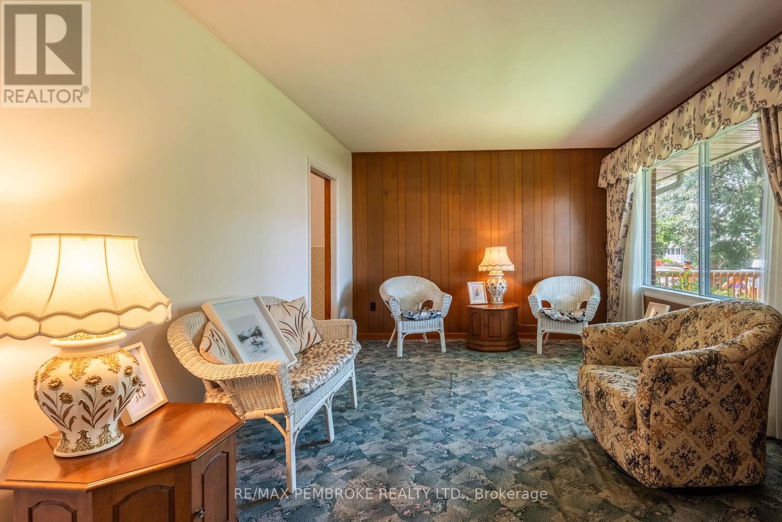 Photo 3 of 500 Herbert Street, Pembroke ON