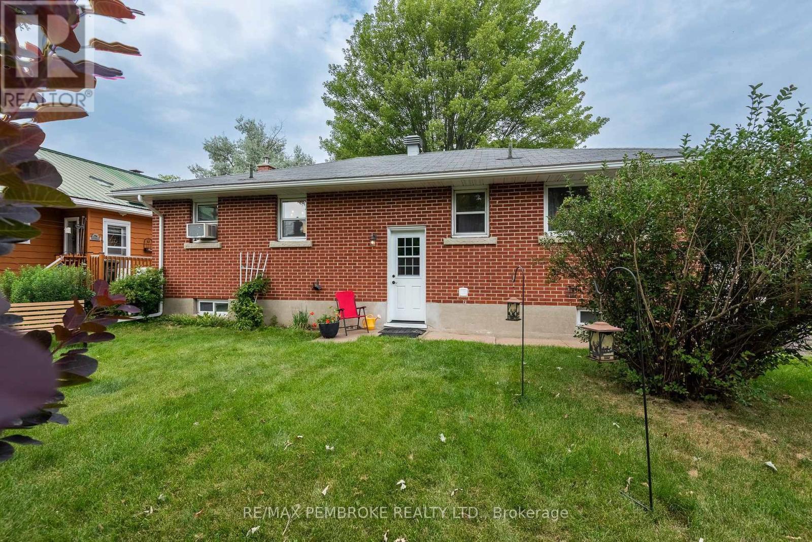 Photo 35 of 500 Herbert Street, Pembroke ON