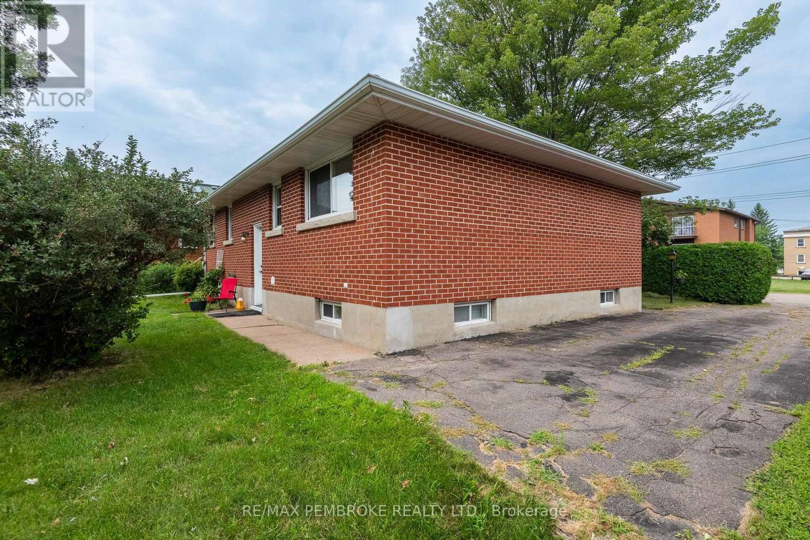 Photo 37 of 500 Herbert Street, Pembroke ON