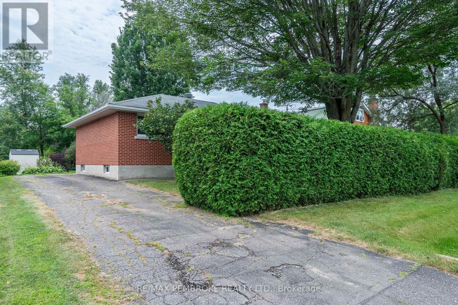 Photo 38 of 500 Herbert Street, Pembroke ON