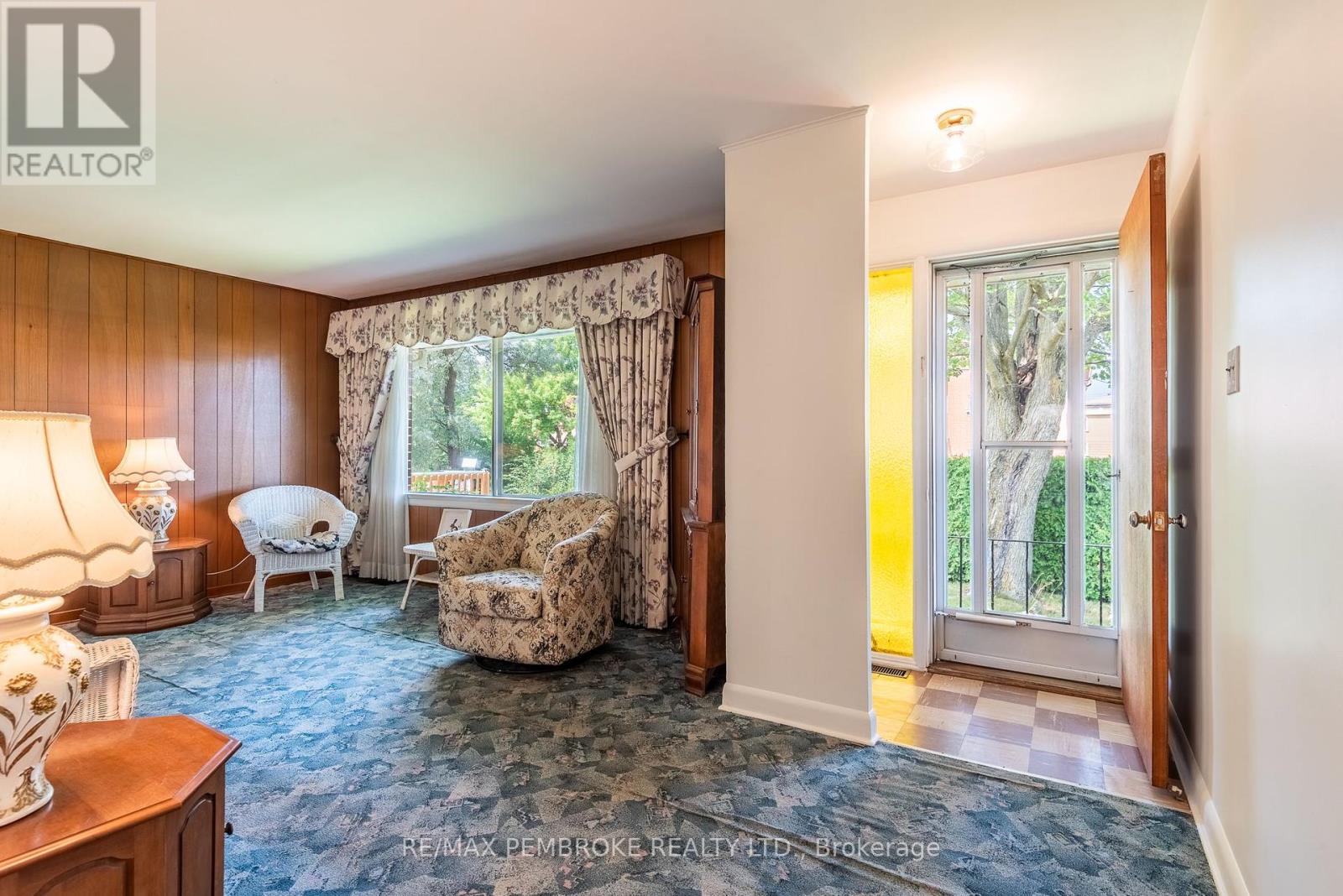Photo 5 of 500 Herbert Street, Pembroke ON