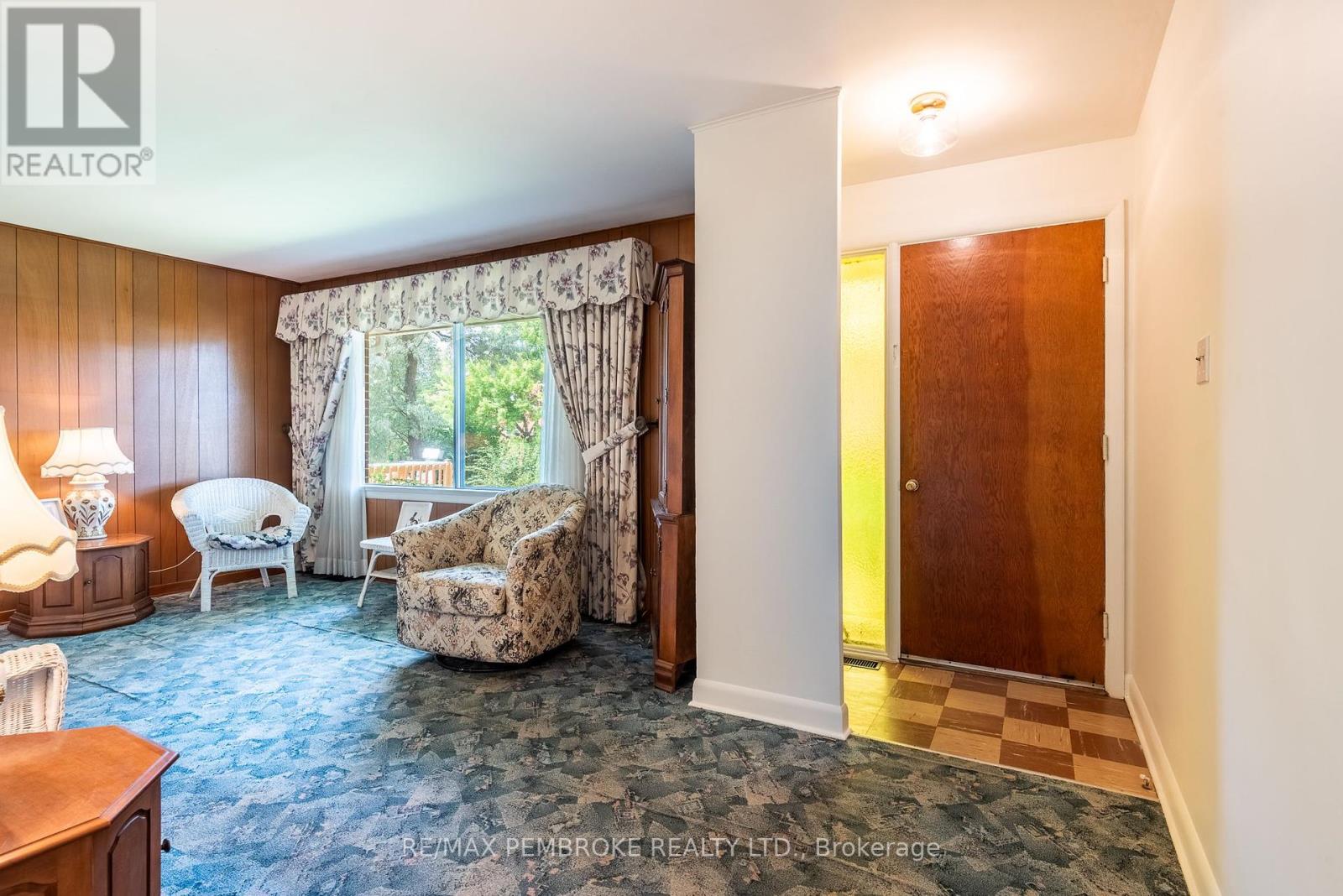 Photo 6 of 500 Herbert Street, Pembroke ON