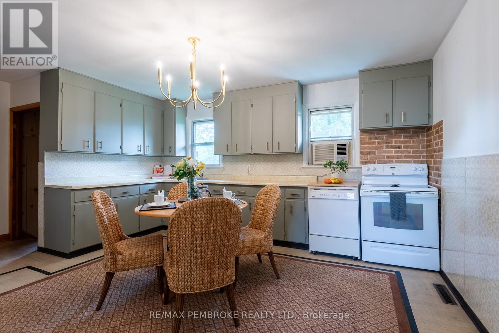Photo 9 of 500 Herbert Street, Pembroke ON