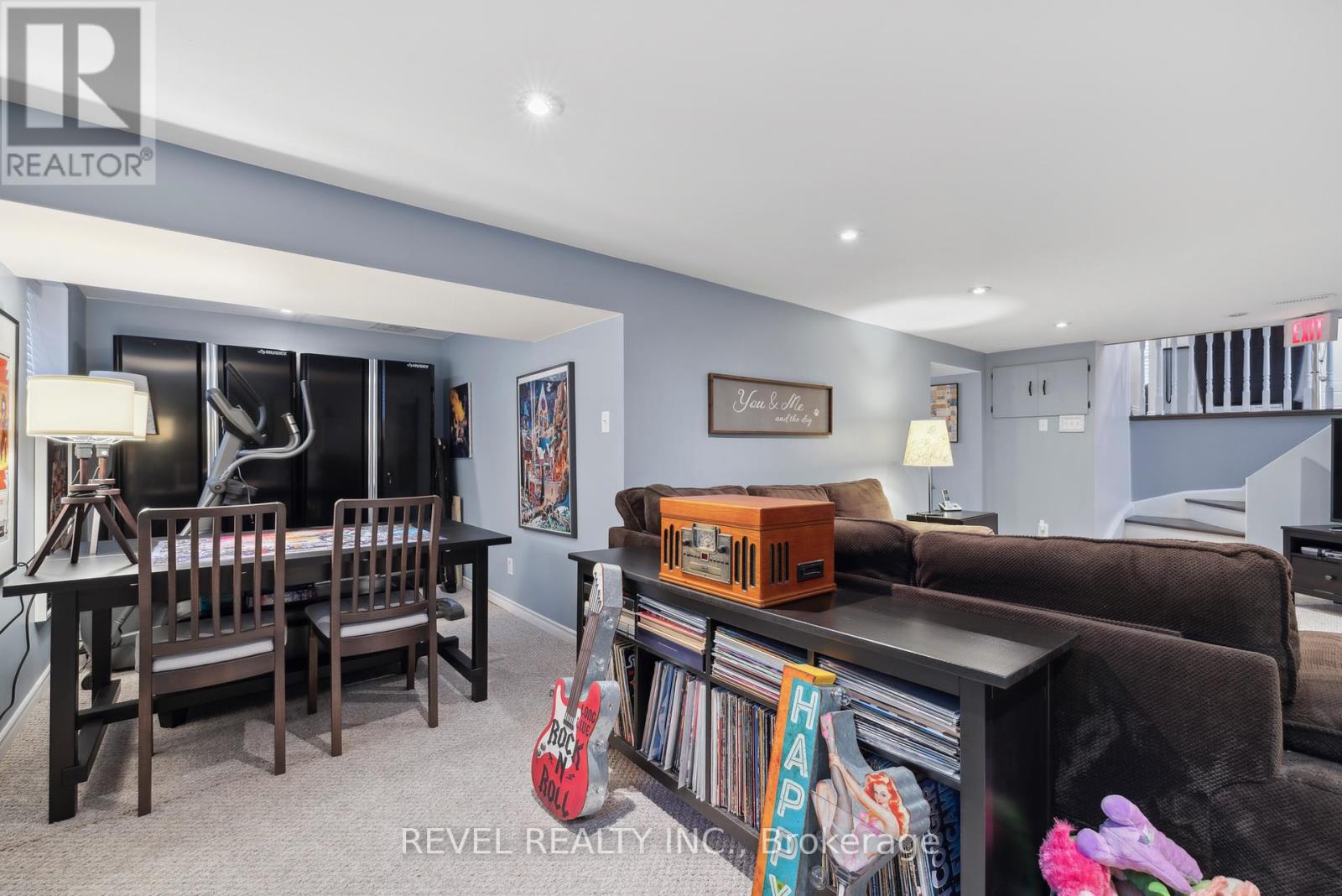 Photo 17 of 93 Willowridge Road, Toronto ON