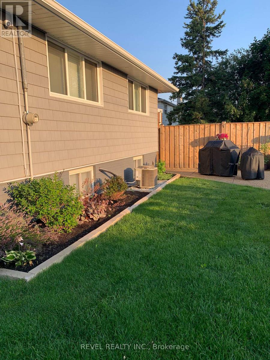 Photo 21 of 93 Willowridge Road, Toronto ON