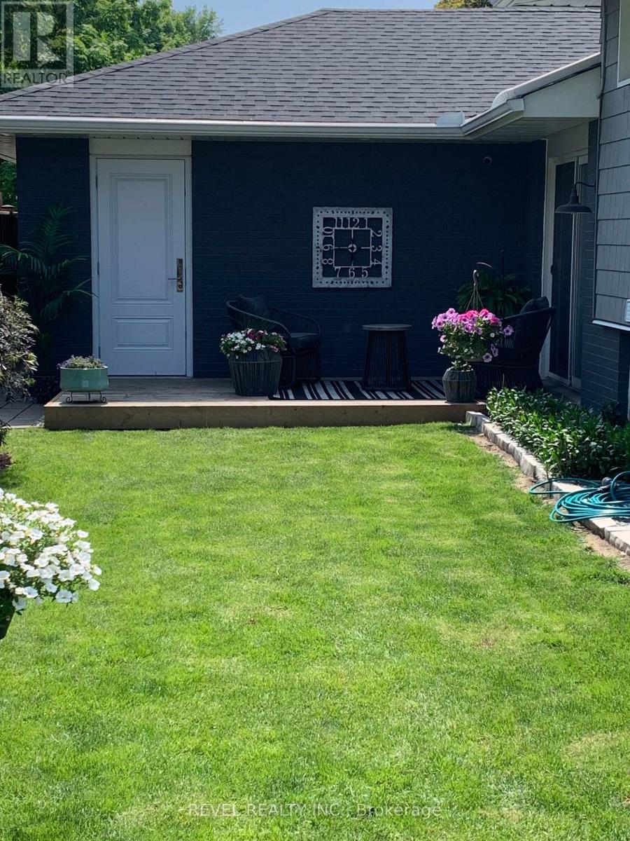 Photo 25 of 93 Willowridge Road, Toronto ON
