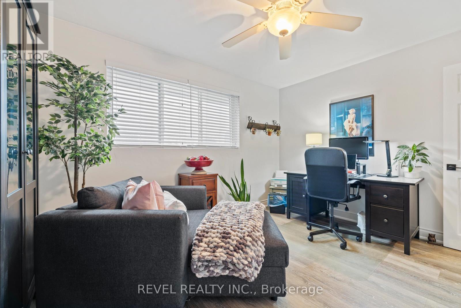 Photo 12 of 93 Willowridge Road, Toronto ON