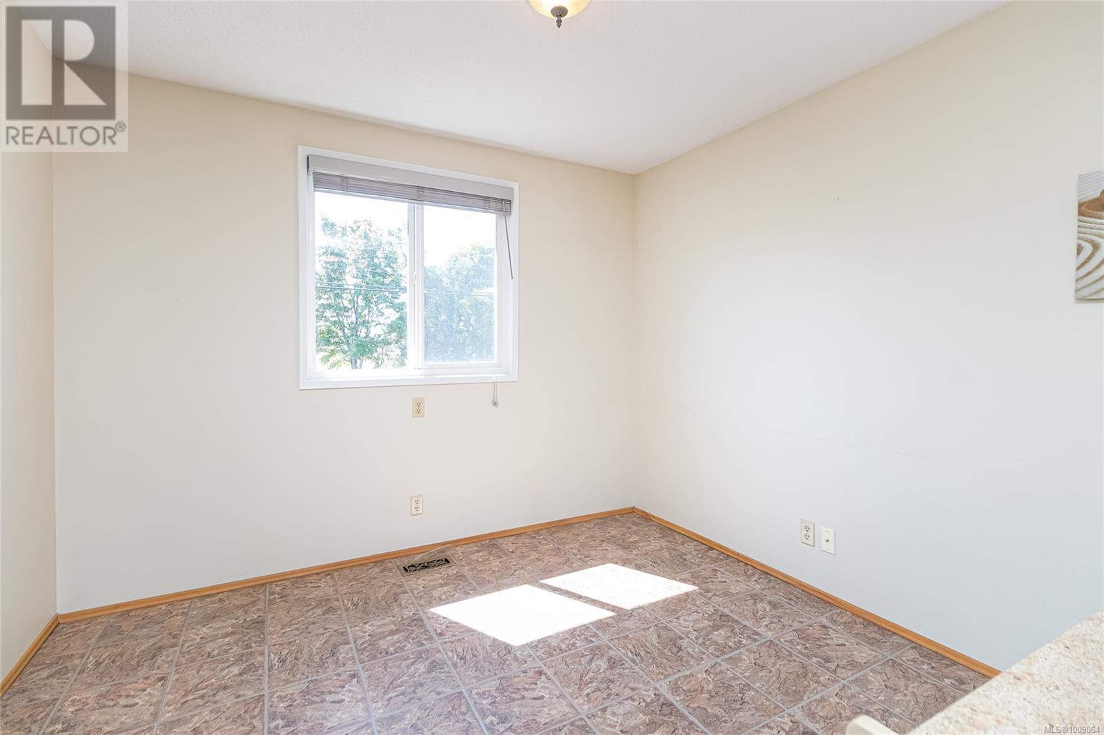 Photo 5 of 912 Burnside Rd W, Saanich BC
