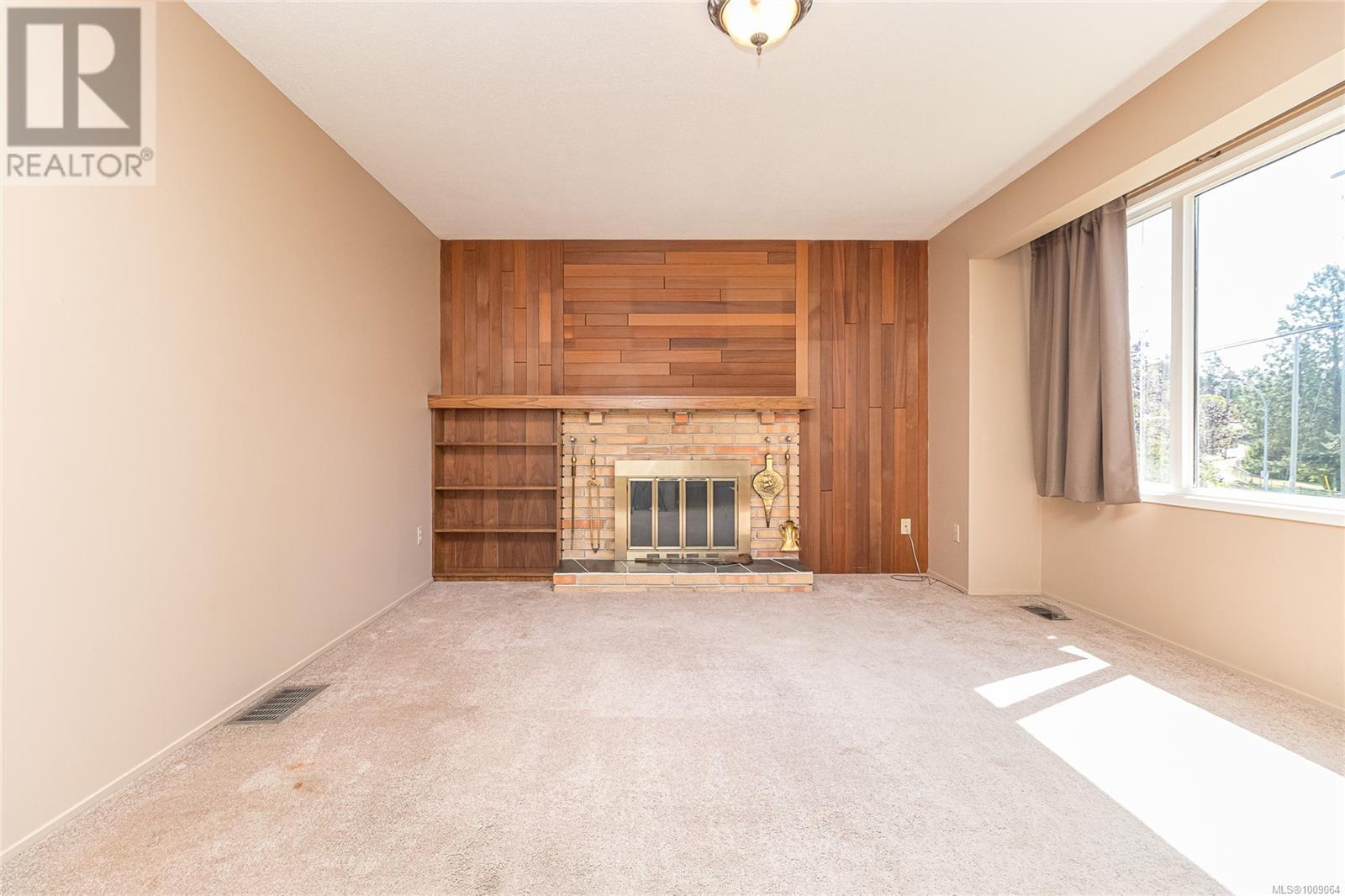 Photo 7 of 912 Burnside Rd W, Saanich BC