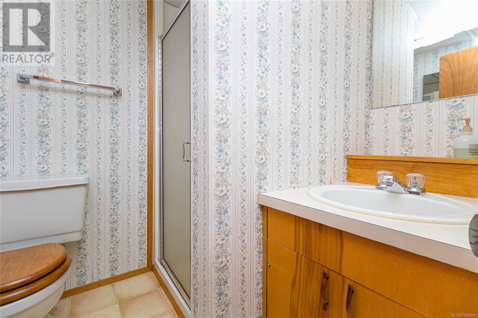 Photo 22 of 912 Burnside Rd W, Saanich BC