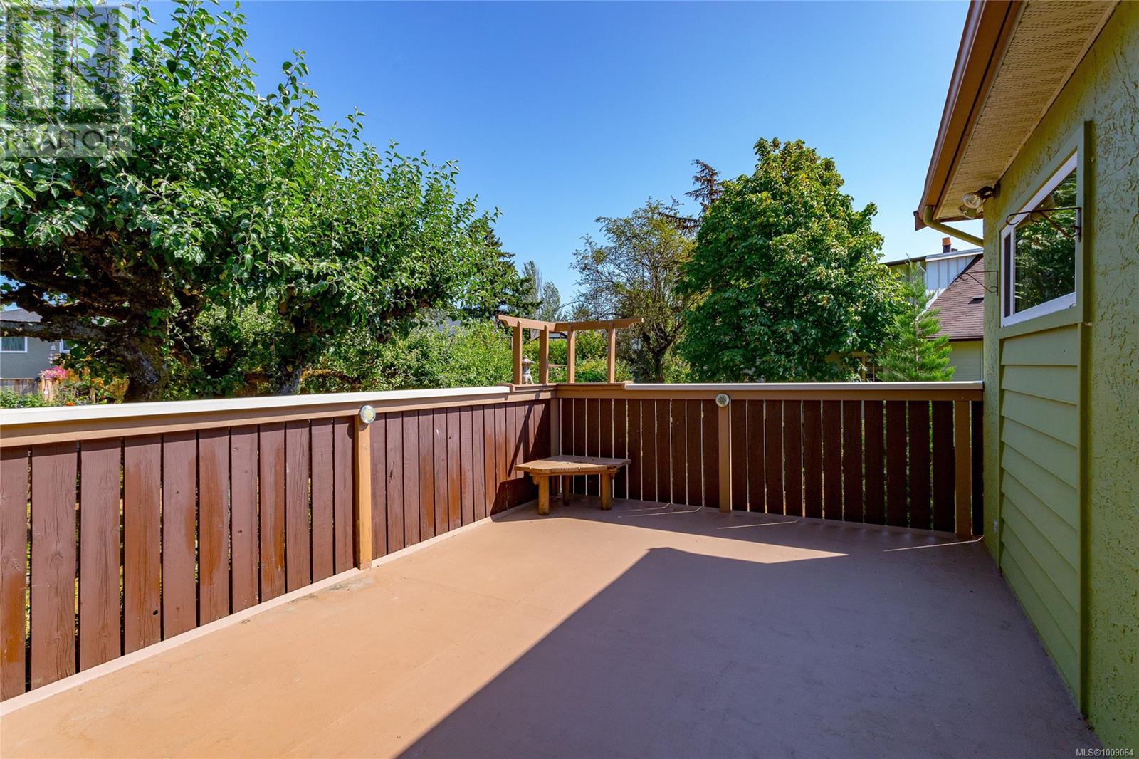 Photo 25 of 912 Burnside Rd W, Saanich BC