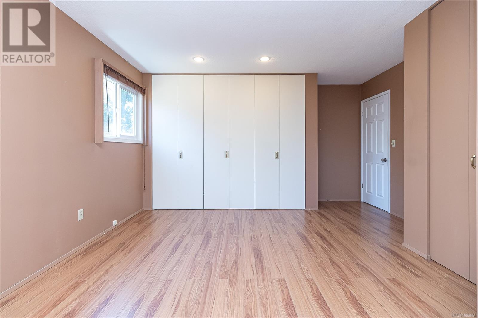 Photo 13 of 912 Burnside Rd W, Saanich BC