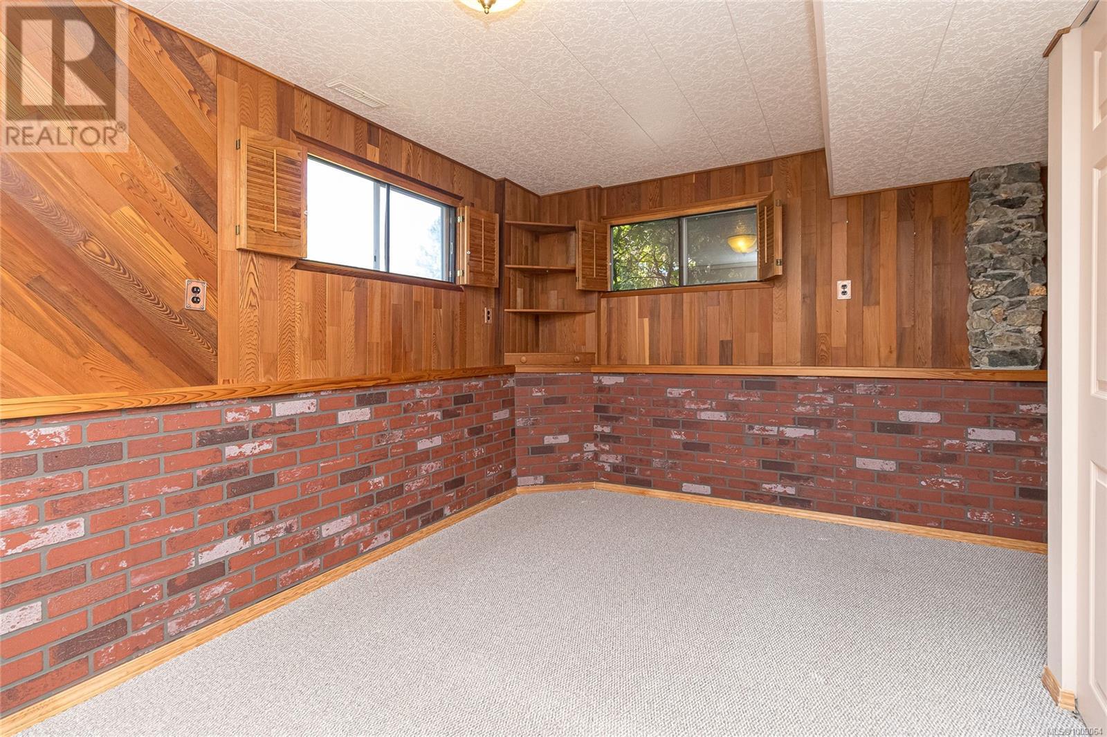 Photo 19 of 912 Burnside Rd W, Saanich BC