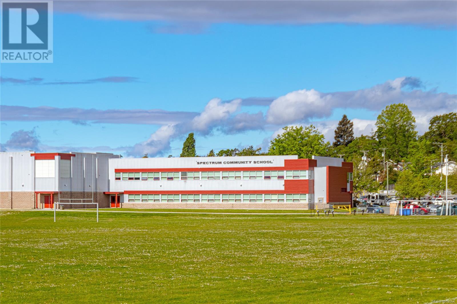 Photo 45 of 912 Burnside Rd W, Saanich BC