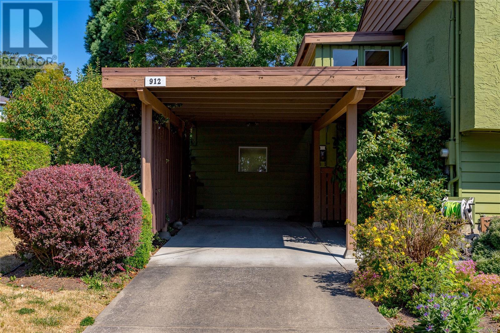 Photo 29 of 912 Burnside Rd W, Saanich BC
