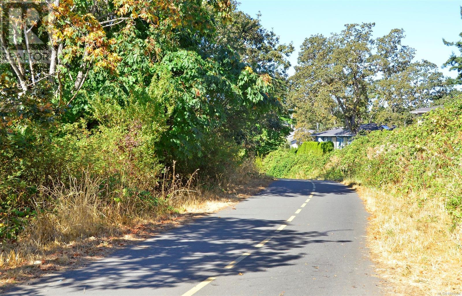 Photo 43 of 912 Burnside Rd W, Saanich BC