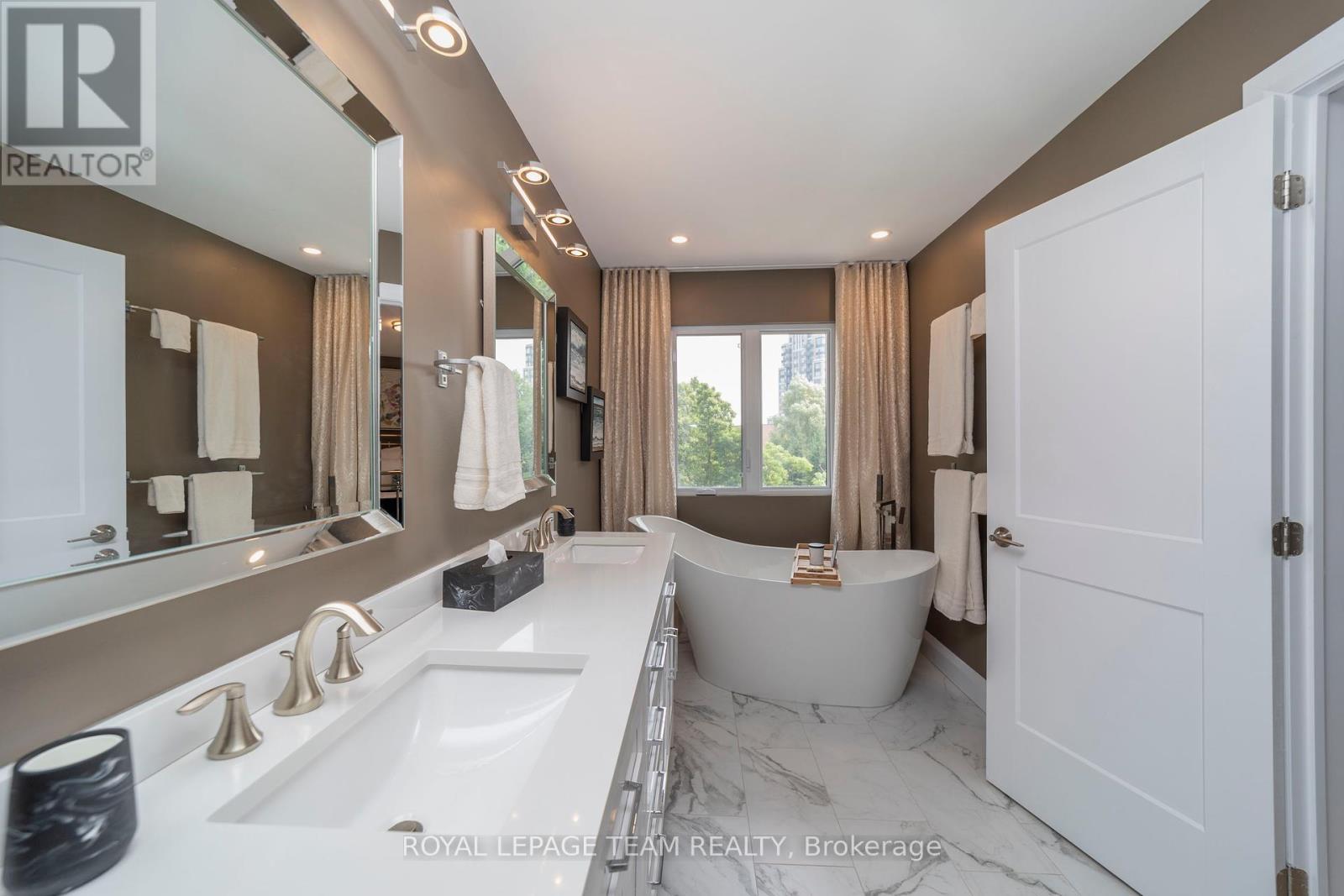 Photo 26 of 51 Aylen Avenue, Ottawa ON