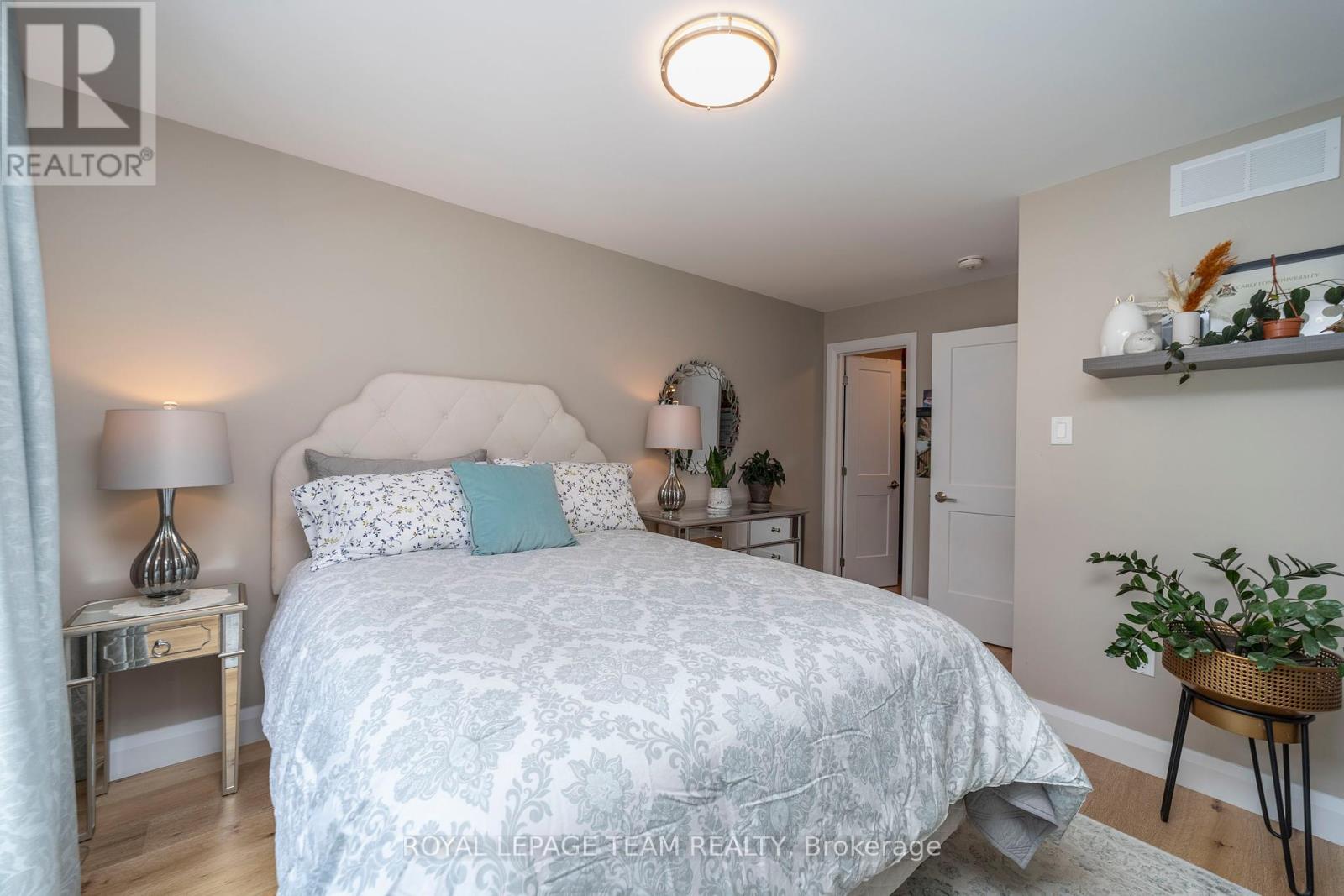 Photo 15 of 51 Aylen Avenue, Ottawa ON