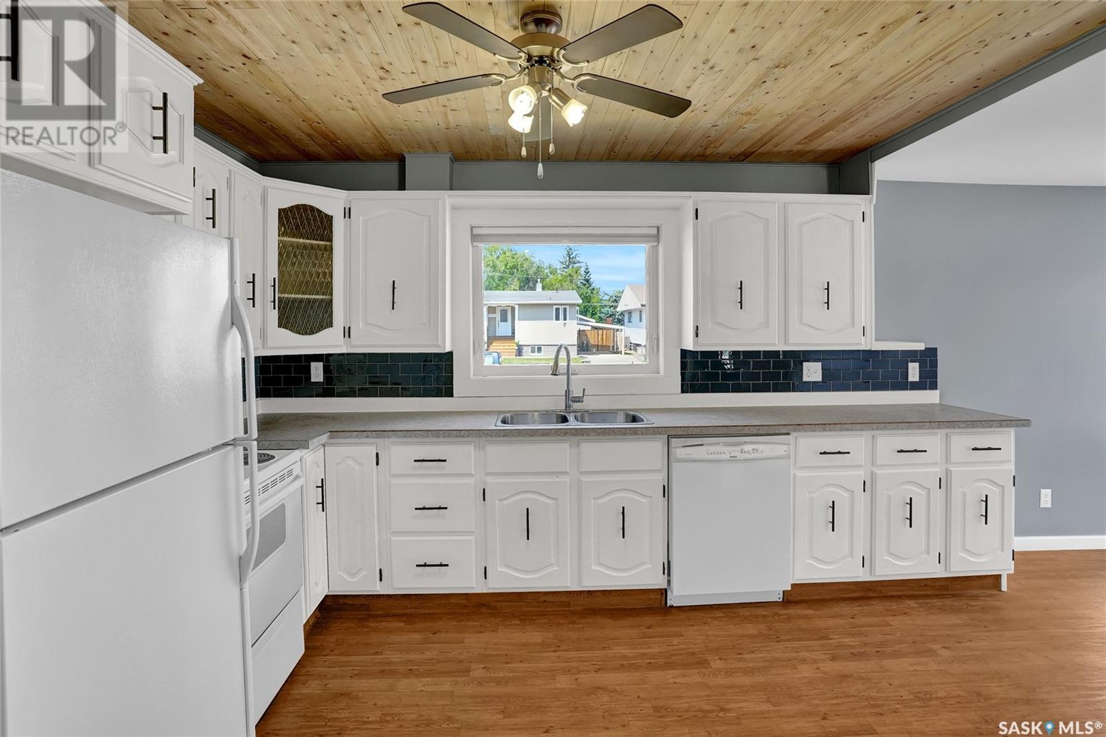 Photo 13 of 1107 Montgomery Street, Moose Jaw SK