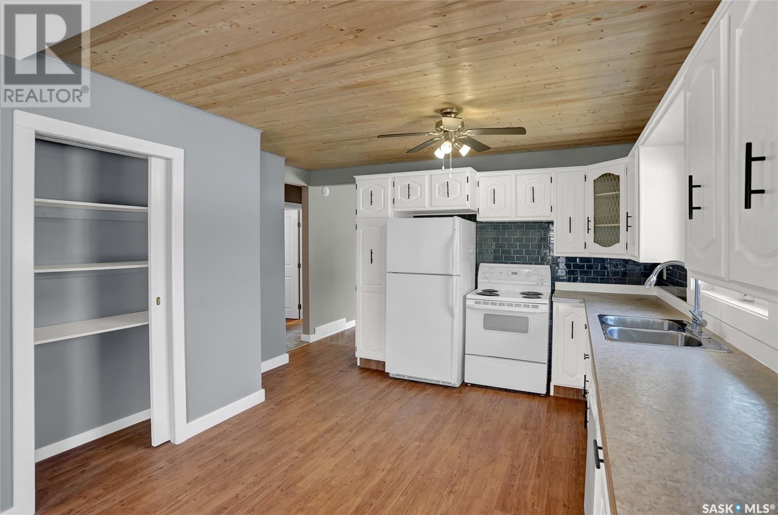 Photo 19 of 1107 Montgomery Street, Moose Jaw SK