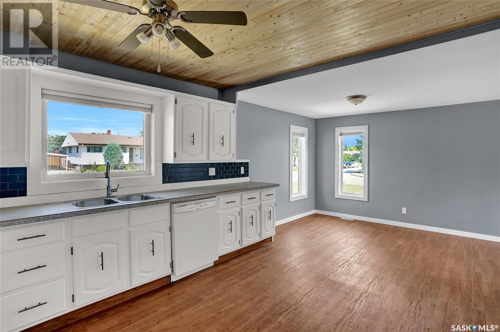 Photo 25 of 1107 Montgomery Street, Moose Jaw SK