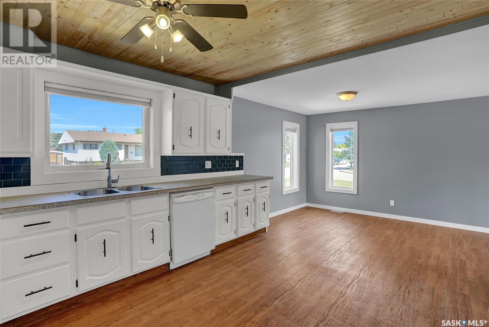 Photo 29 of 1107 Montgomery Street, Moose Jaw SK