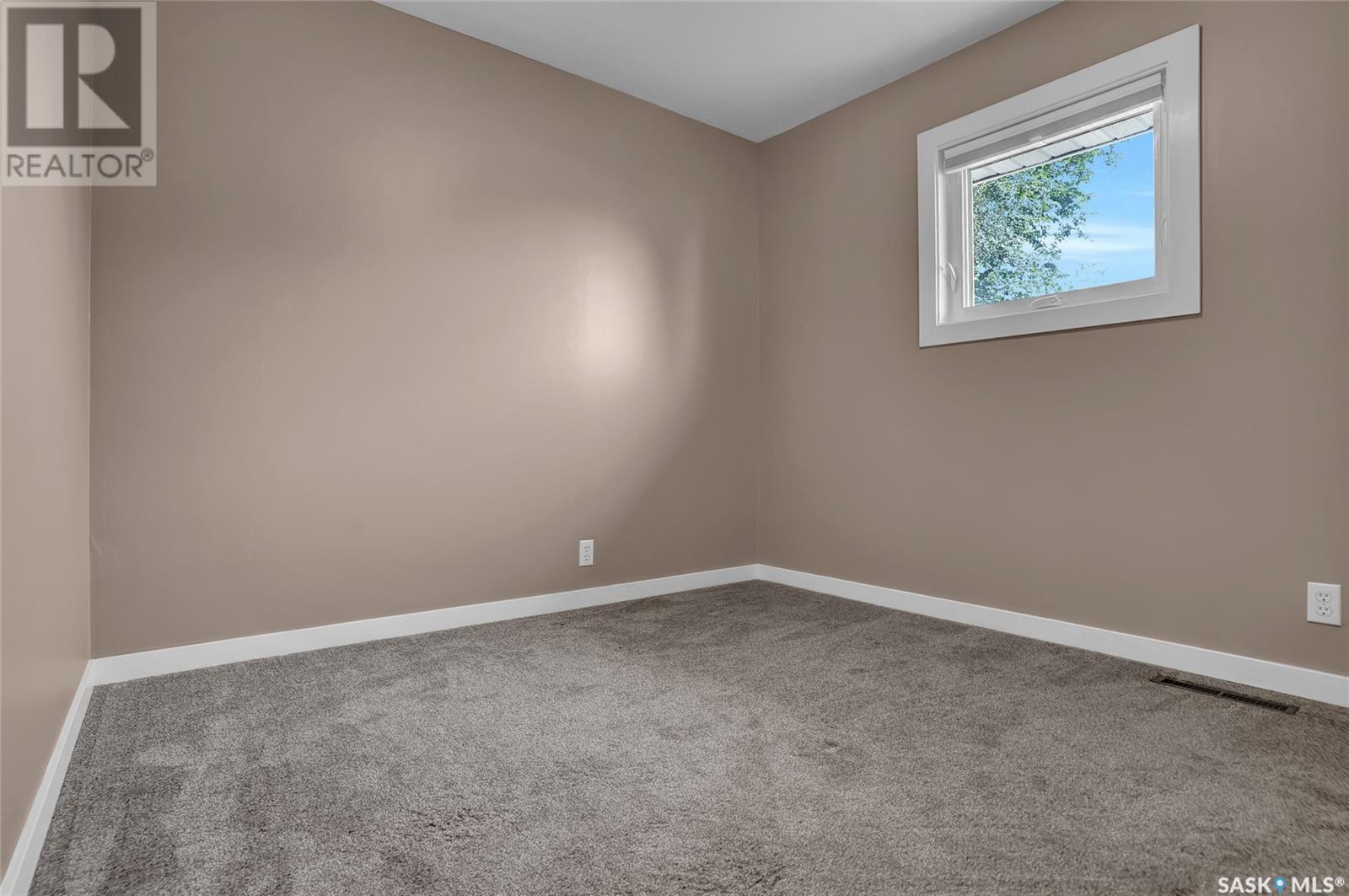 Photo 18 of 1107 Montgomery Street, Moose Jaw SK