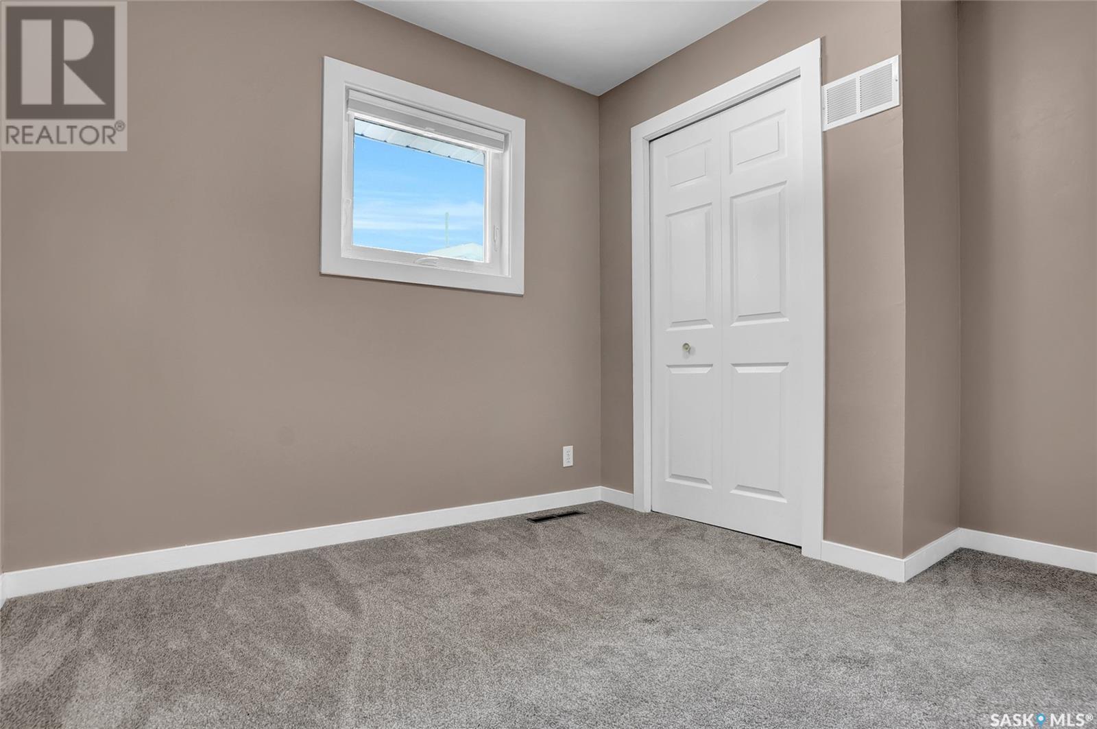 Photo 10 of 1107 Montgomery Street, Moose Jaw SK